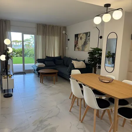 Seafront Punta Prima Апартаменты Торевьиа