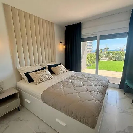 Seafront Punta Prima Апартаменты Торевьиа