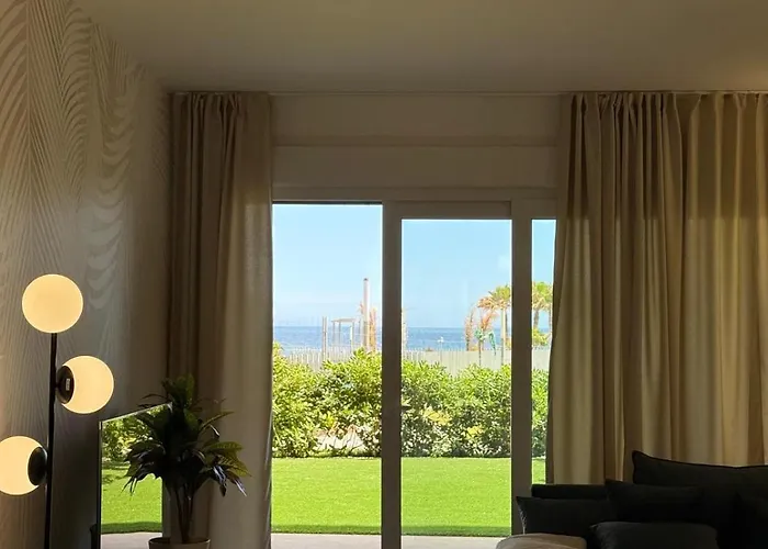 Seafront Punta Prima 公寓